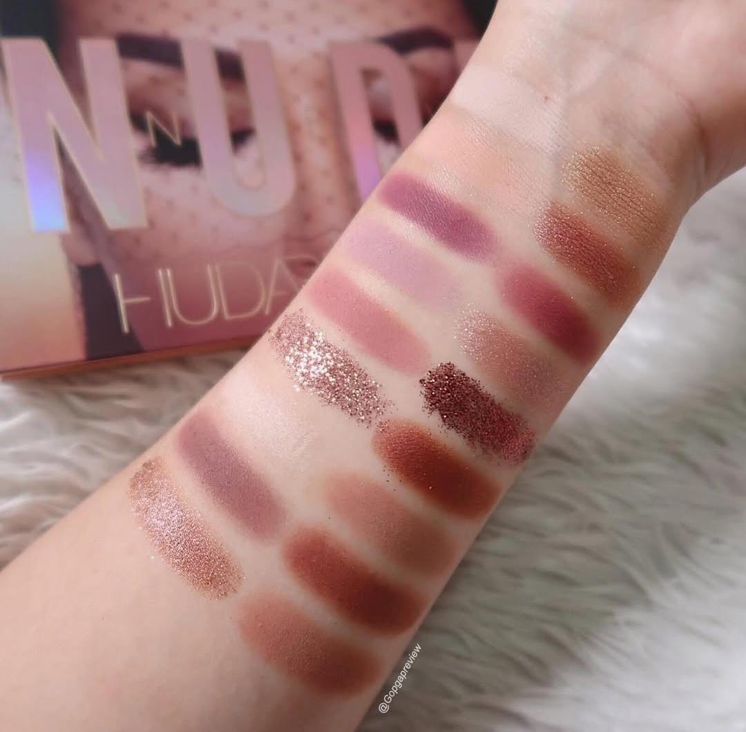 Multicolor Matte And Glitter Eyeshadow Palette